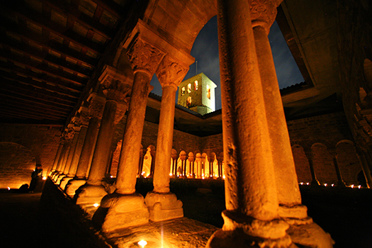 Visita amb espelmes al claustre de l’Estany